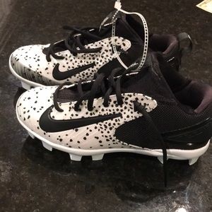 Brand new boys Nike football cleats size 4.5